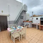 Casa Terraco: Espaco, Conforto E Terraco Com Churrasqueira Olhão
