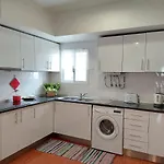 Casa Terraco: Espaco, Conforto E Terraco Com Churrasqueira *