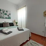 Apartament Casa Terraco: Espaco, Conforto E Terraco Com Churrasqueira Olhão