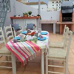 Casa Terraco: Espaco, Conforto E Terraco Com Churrasqueira *