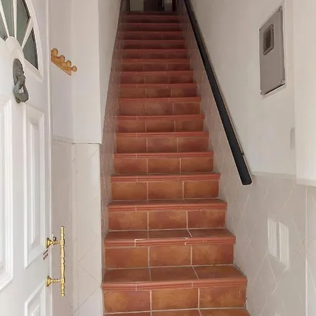 Casa Terraco: Espaco, Conforto E Terraco Com Churrasqueira Olhão