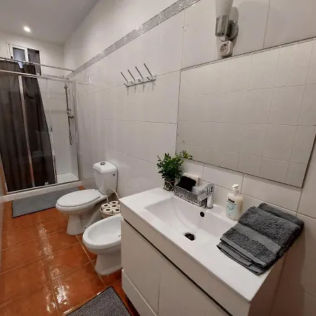 Casa Terraco: Espaco, Conforto E Terraco Com Churrasqueira * Olhão