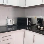 Casa Terraco: Espaco, Conforto E Terraco Com Churrasqueira