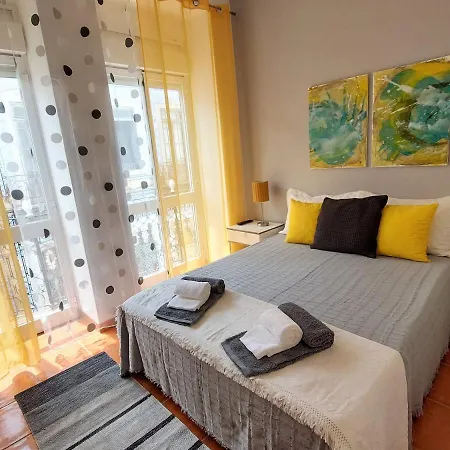 Casa Terraço: Espaço, Conforto E Terraço Com Churrasqueira Olhão