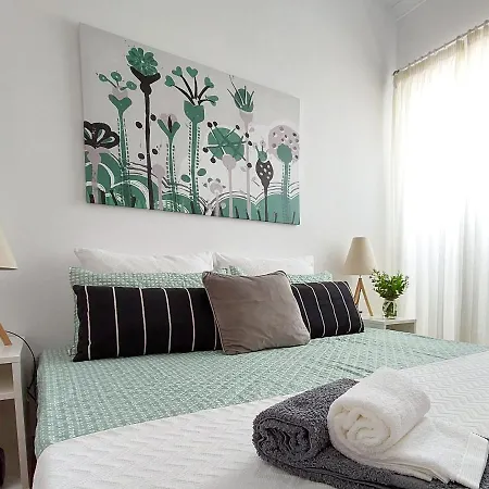 Casa Terraço: Espaço, Conforto E Terraço Com Churrasqueira