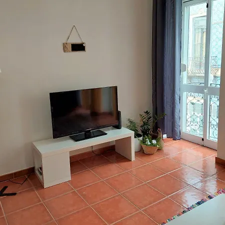 Casa Terraco: Espaco, Conforto E Terraco Com Churrasqueira Olhão