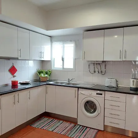 Casa Terraço: Espaço, Conforto E Terraço Com Churrasqueira *