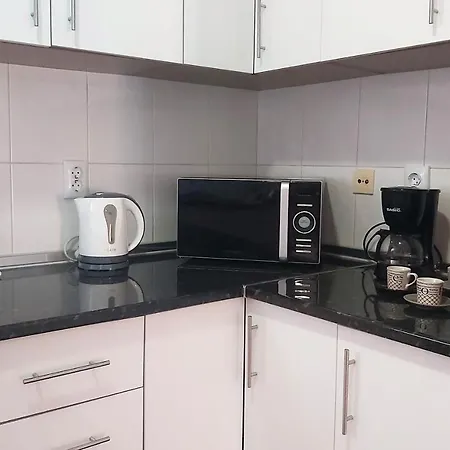 Casa Terraço: Espaço, Conforto E Terraço Com Churrasqueira