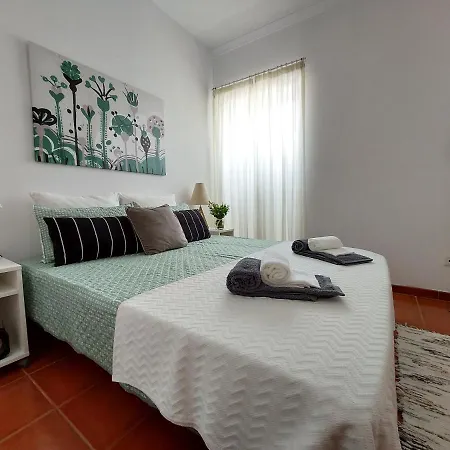 Apartment Casa Terraco: Espaco, Conforto E Terraco Com Churrasqueira Olhão