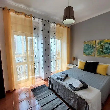 Casa Terraco: Espaco, Conforto E Terraco Com Churrasqueira * Olhão