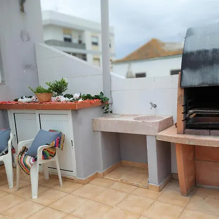 Casa Terraco: Espaco, Conforto E Terraco Com Churrasqueira * Olhão