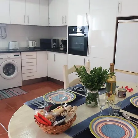 Casa Terraco: Espaco, Conforto E Terraco Com Churrasqueira