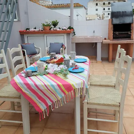 Casa Terraço: Espaço, Conforto E Terraço Com Churrasqueira *