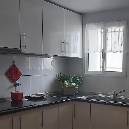 Casa Terraco: Espaco, Conforto E Terraco Com Churrasqueira 公寓
