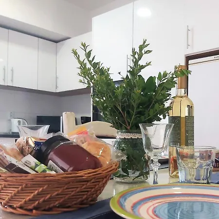 Casa Terraco: Espaco, Conforto E Terraco Com Churrasqueira 公寓