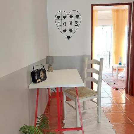 Casa Terraco: Espaco, Conforto E Terraco Com Churrasqueira 公寓