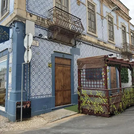 Casa Terraco: Espaco, Conforto E Terraco Com Churrasqueira 公寓