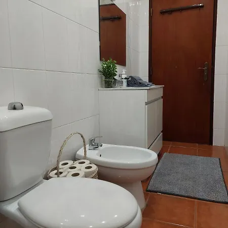 Casa Terraco: Espaco, Conforto E Terraco Com Churrasqueira 公寓